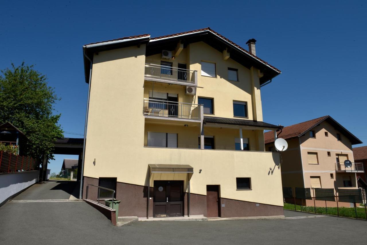 Apartmani I Bungalovi Trojka バニャ・ルカ エクステリア 写真
