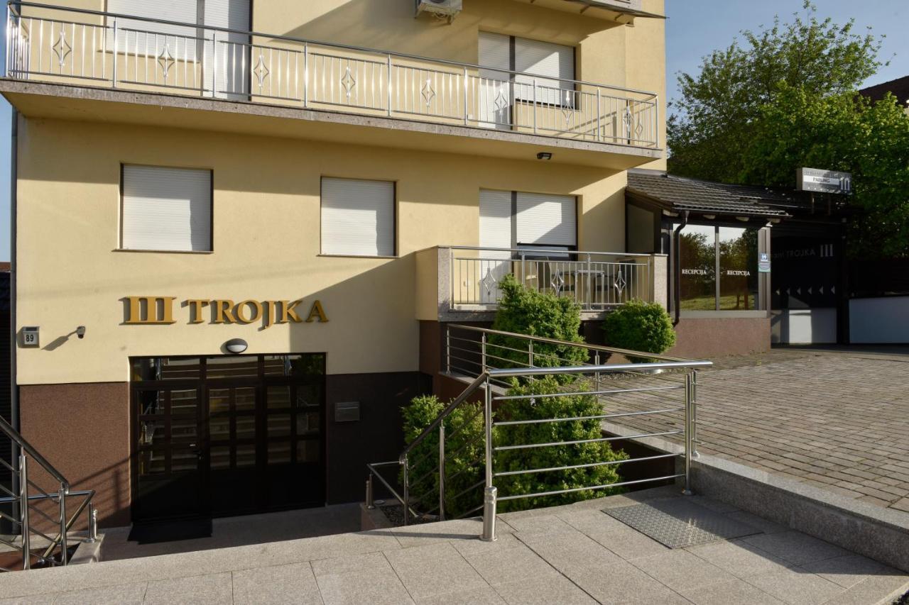 Apartmani I Bungalovi Trojka バニャ・ルカ エクステリア 写真
