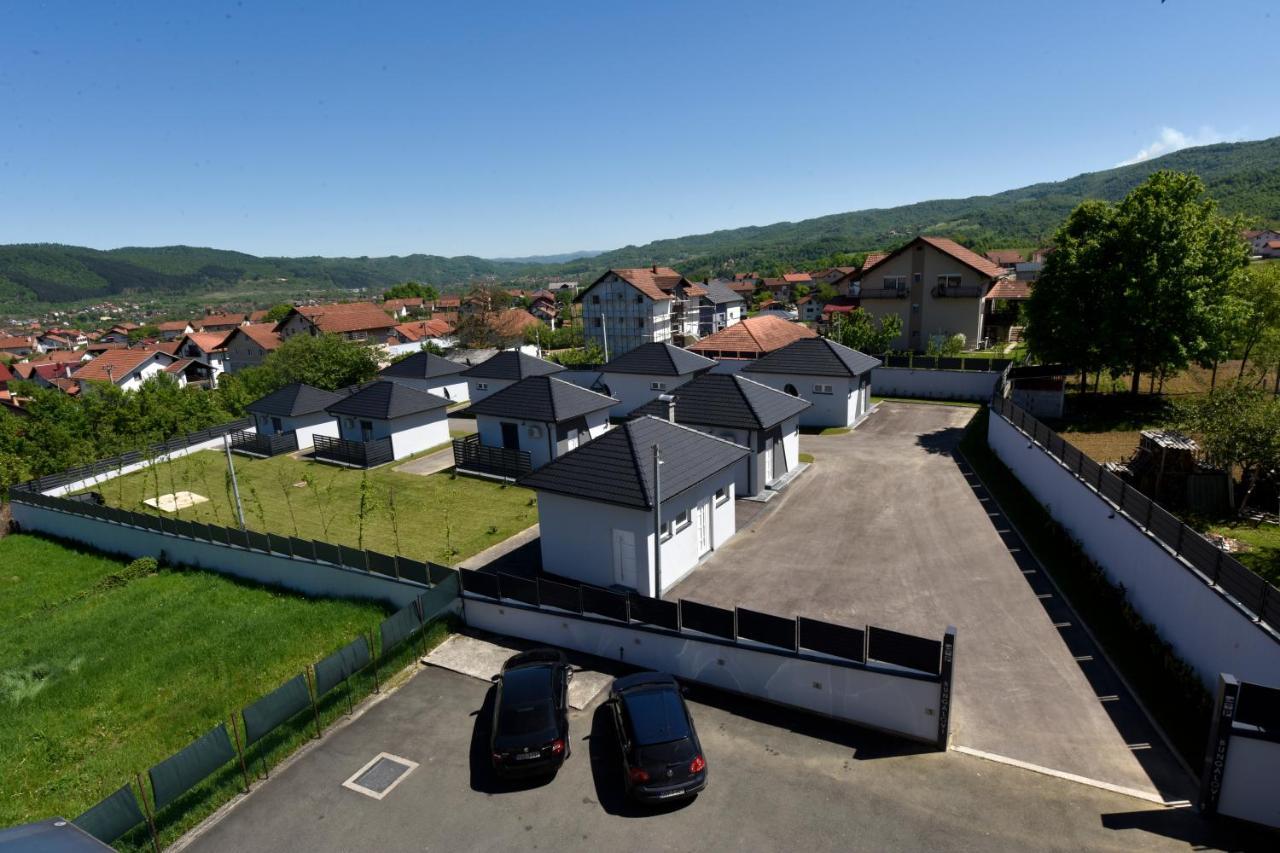 Apartmani I Bungalovi Trojka バニャ・ルカ エクステリア 写真