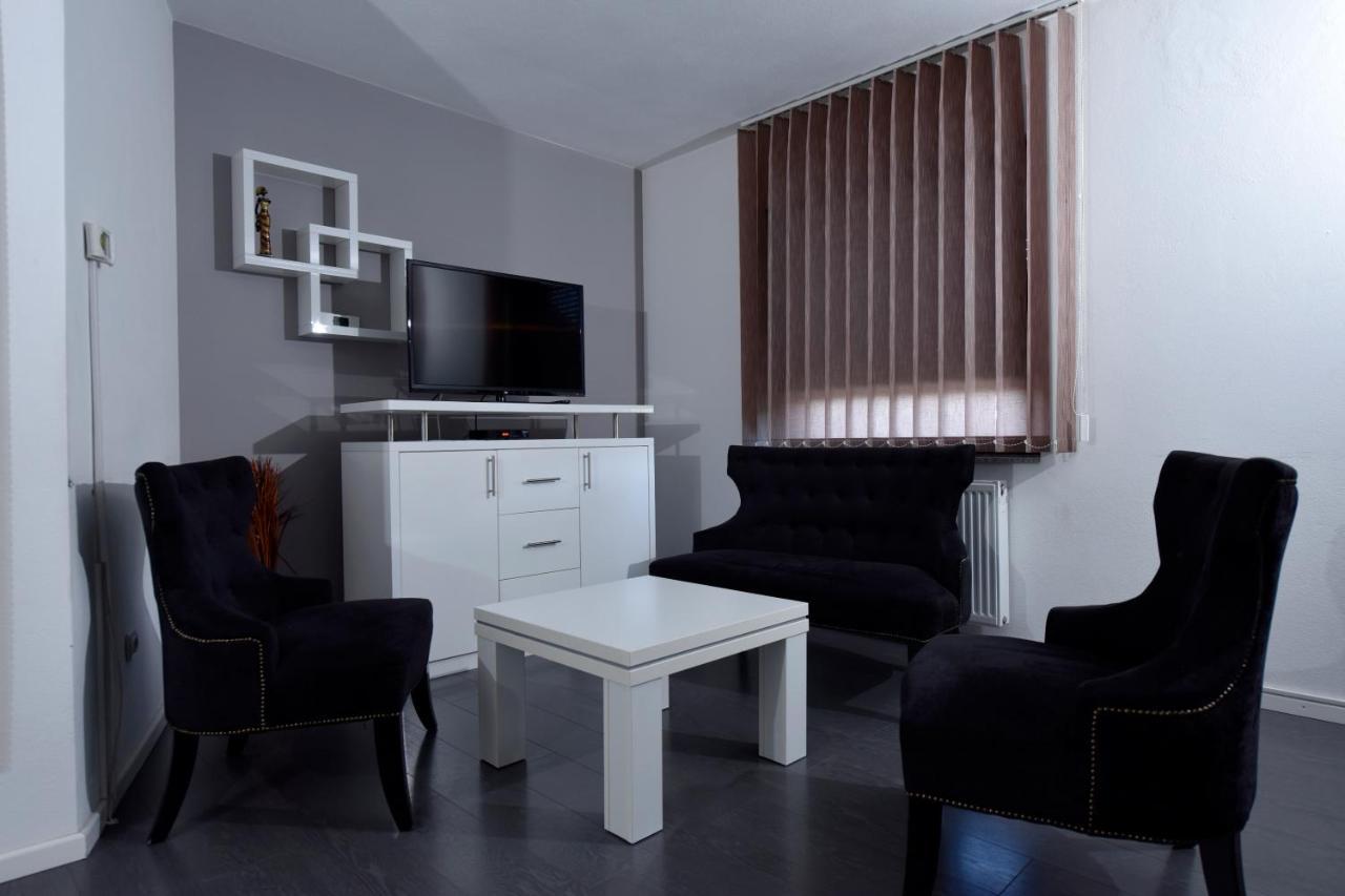 Apartmani I Bungalovi Trojka バニャ・ルカ エクステリア 写真