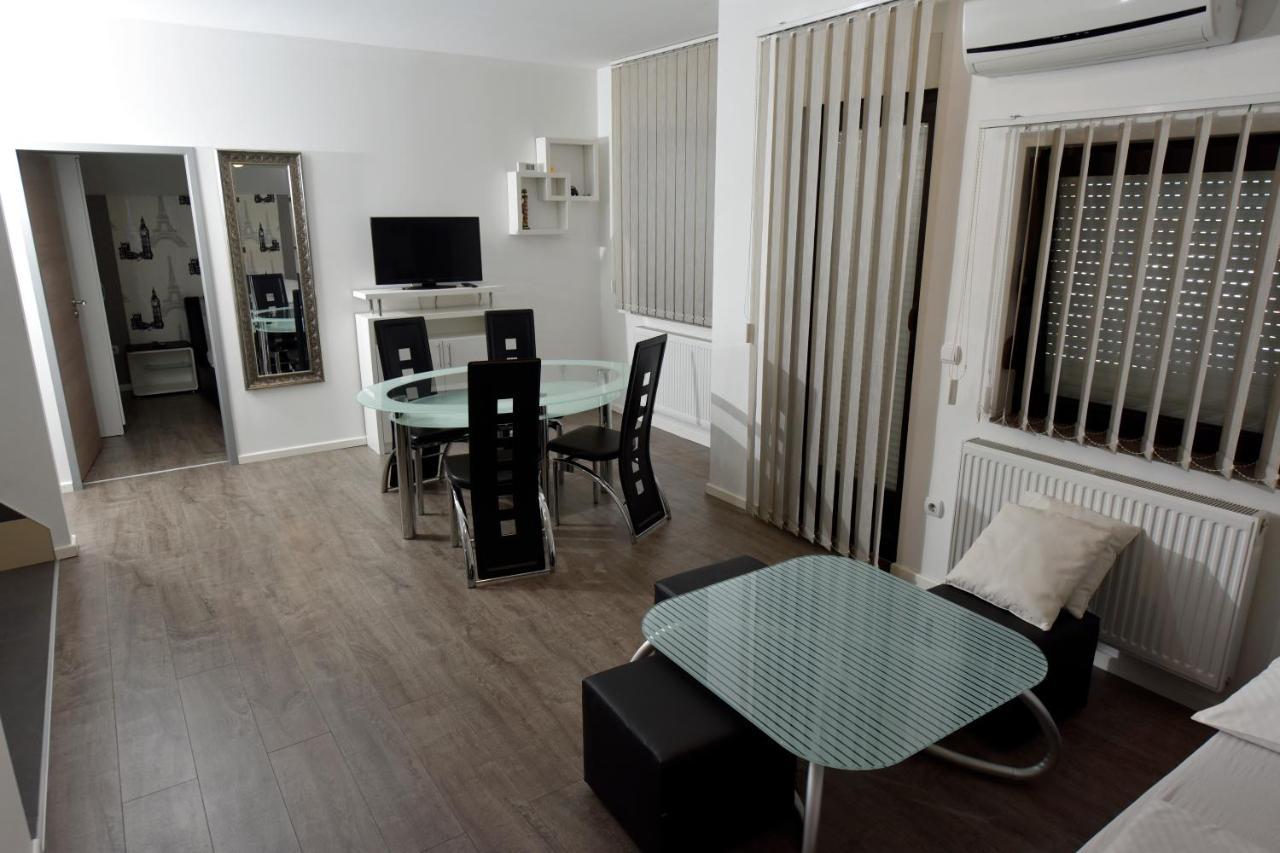Apartmani I Bungalovi Trojka バニャ・ルカ エクステリア 写真
