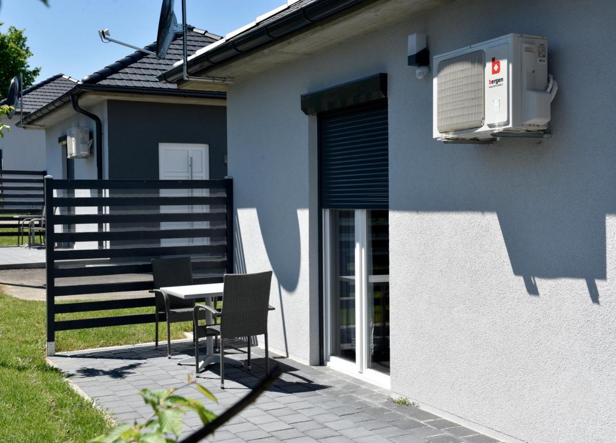 Apartmani I Bungalovi Trojka バニャ・ルカ エクステリア 写真