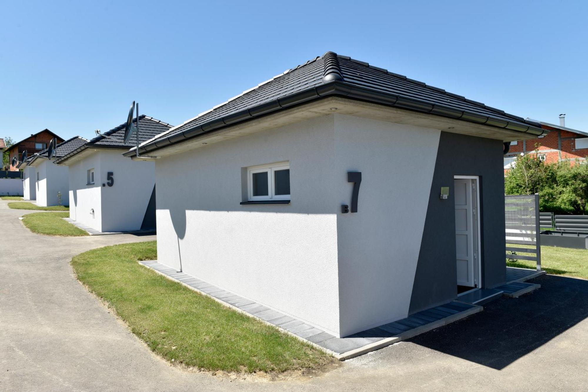 Apartmani I Bungalovi Trojka バニャ・ルカ 部屋 写真