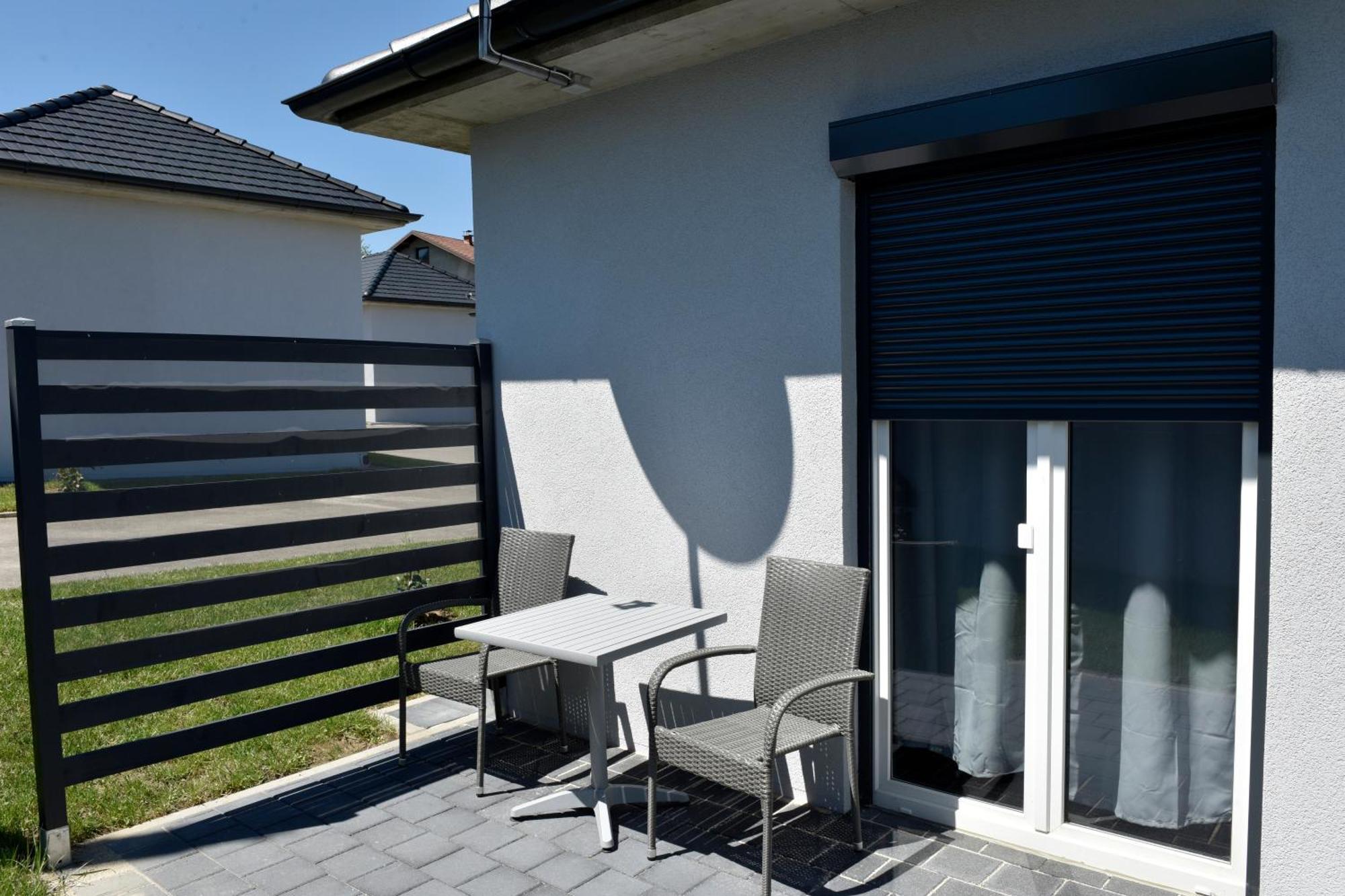 Apartmani I Bungalovi Trojka バニャ・ルカ 部屋 写真