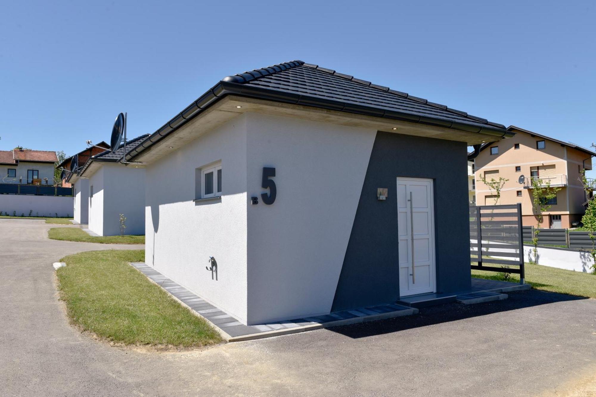 Apartmani I Bungalovi Trojka バニャ・ルカ 部屋 写真