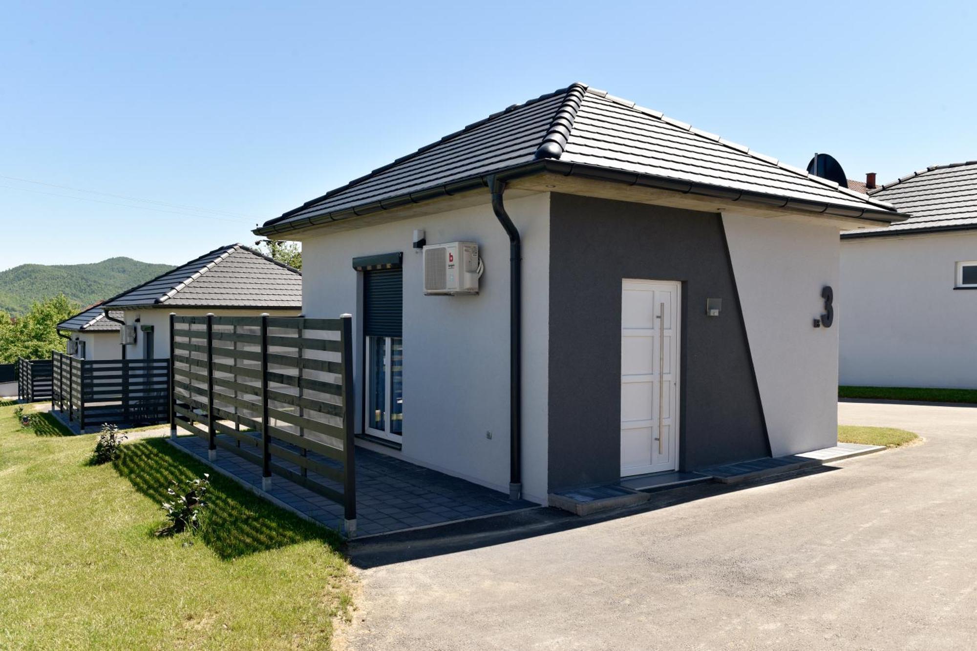 Apartmani I Bungalovi Trojka バニャ・ルカ 部屋 写真