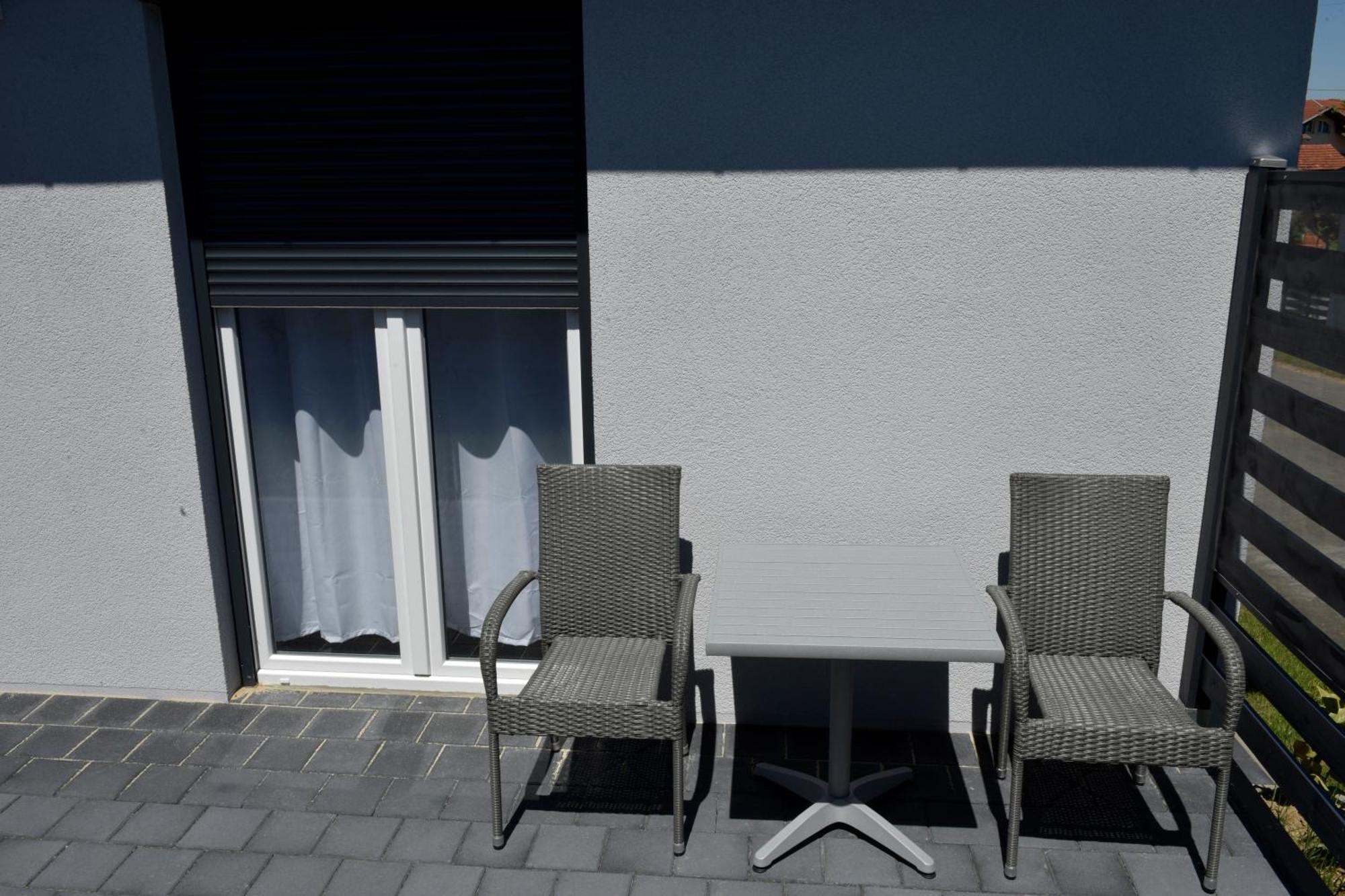 Apartmani I Bungalovi Trojka バニャ・ルカ 部屋 写真