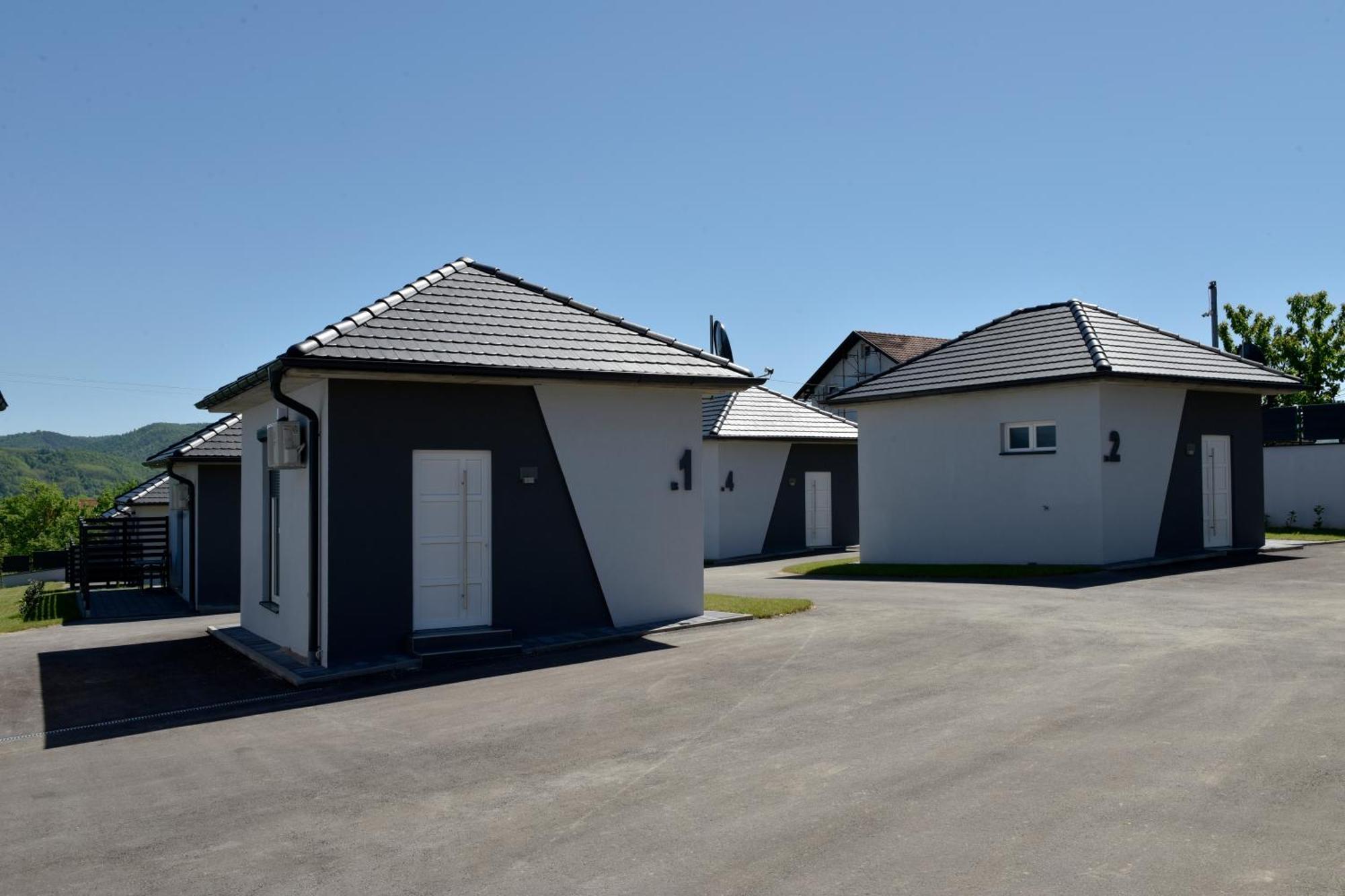 Apartmani I Bungalovi Trojka バニャ・ルカ 部屋 写真