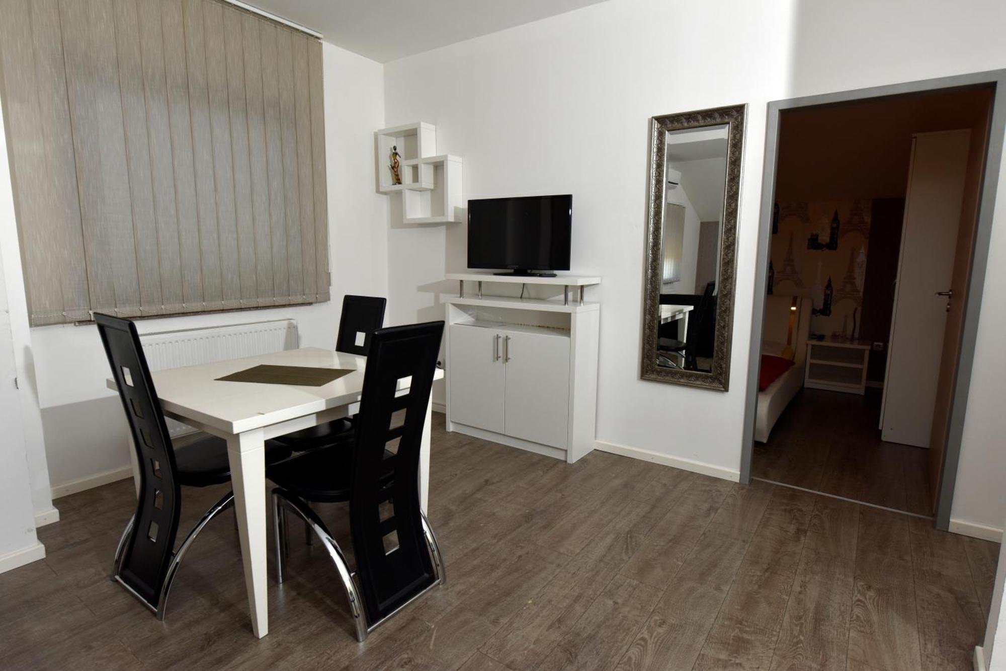 Apartmani I Bungalovi Trojka バニャ・ルカ 部屋 写真