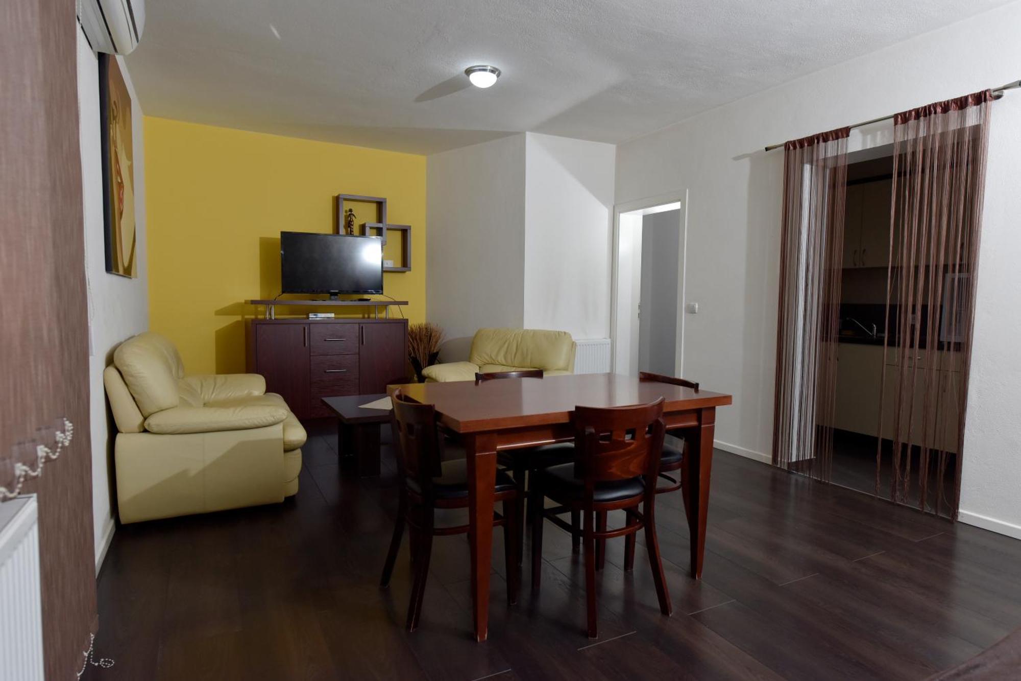 Apartmani I Bungalovi Trojka バニャ・ルカ 部屋 写真