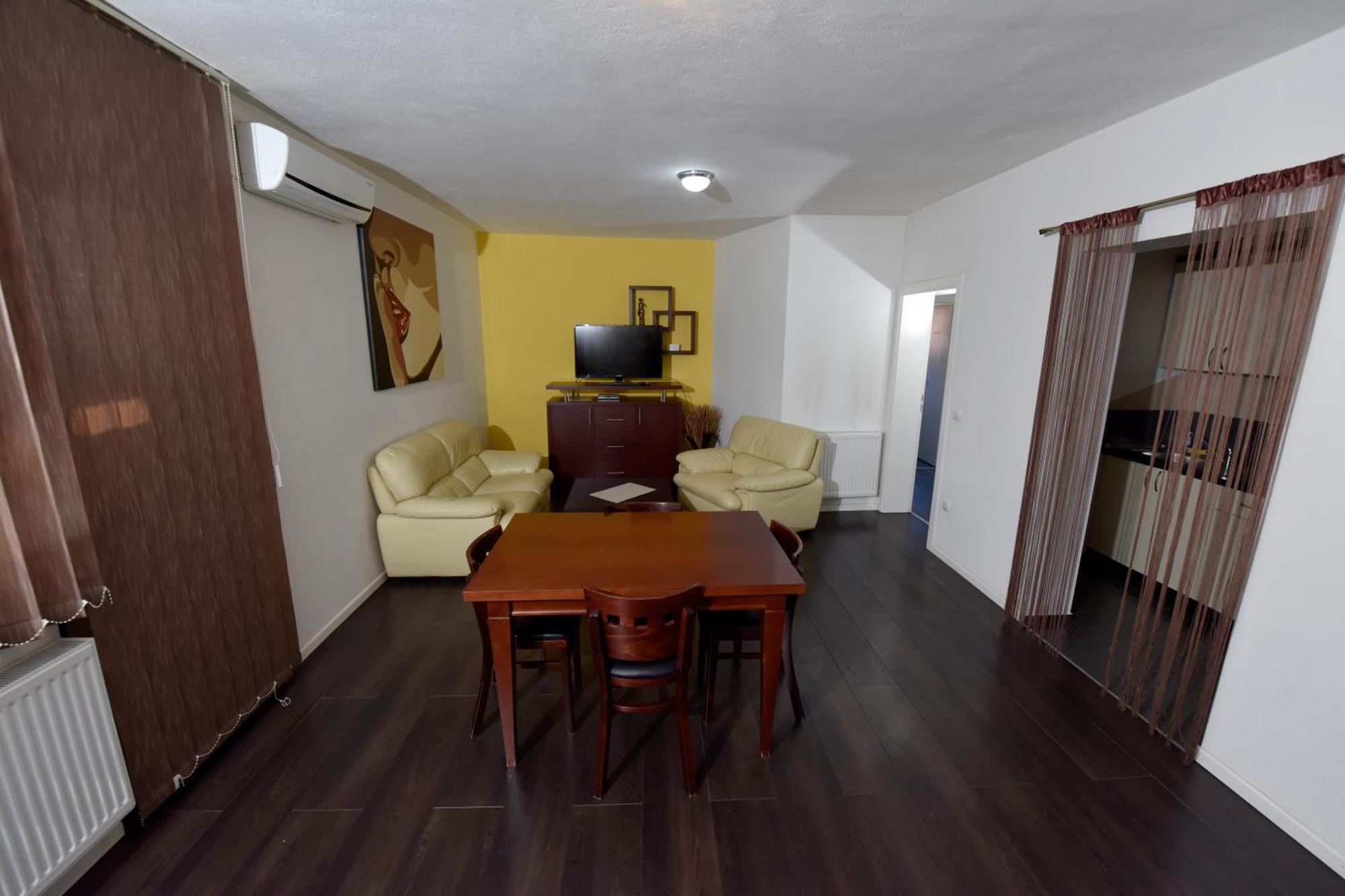 Apartmani I Bungalovi Trojka バニャ・ルカ 部屋 写真